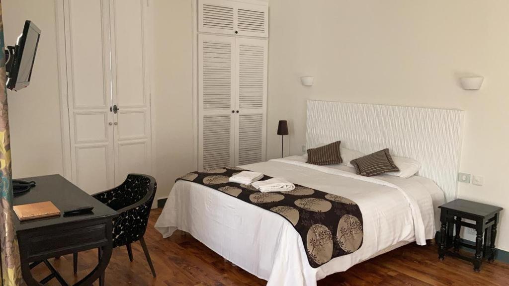 Villa Angelique - Hotel Classe Monument Historique แซงต์-เดอนี ภายนอก รูปภาพ